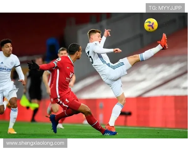 刘浩帆小禁区内解围失误险酿乌龙球队友遭殃令人捏把汗