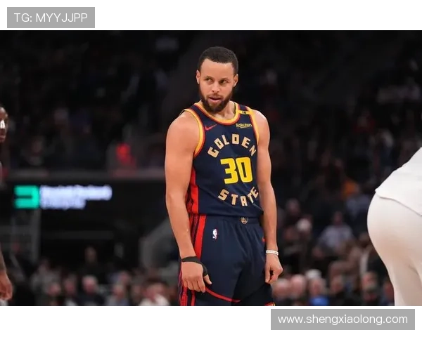 库里解读独特阵容背后的科尔战术理念球员们已习惯这种灵活打法